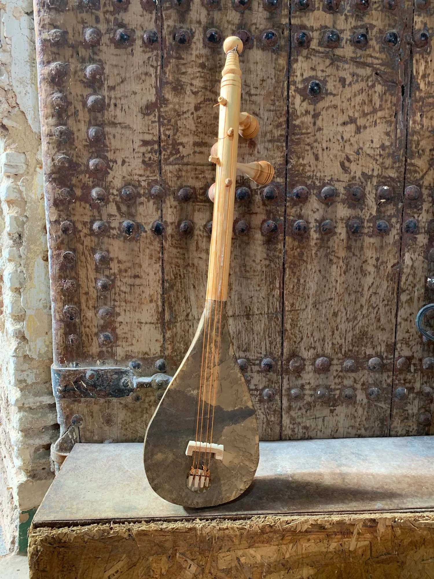 Ganbri, B 82 cm, H 20 cm, T 10 cm