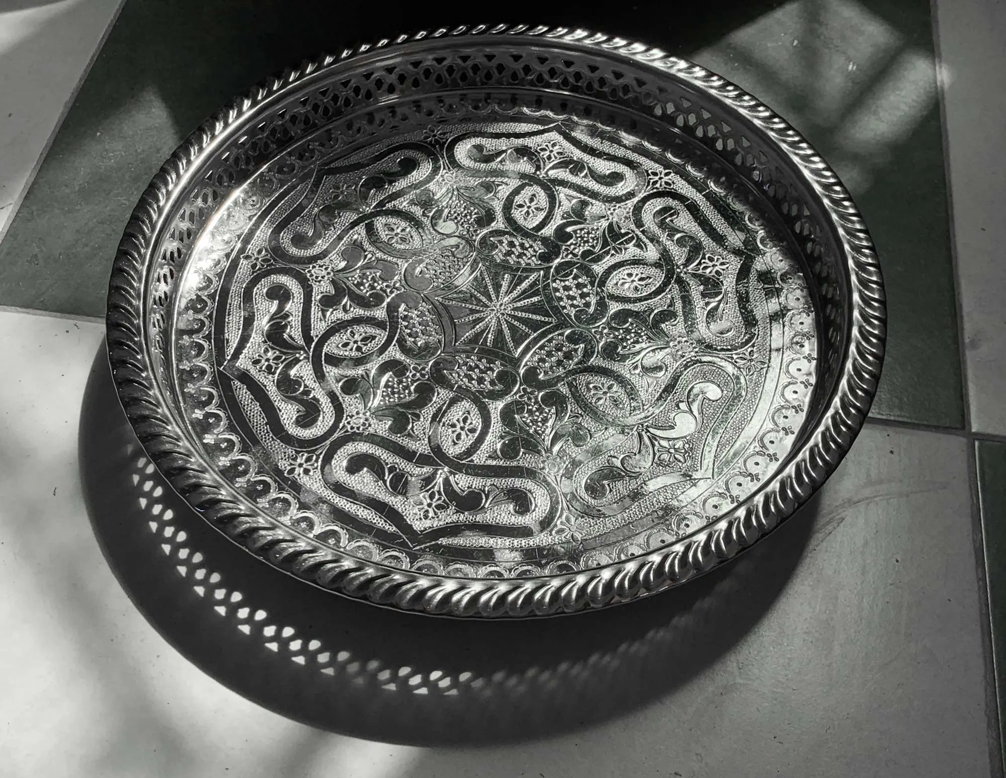 Teetablett mit Füßen 'Candile', silber, Ø 32 cm, H 5 cm