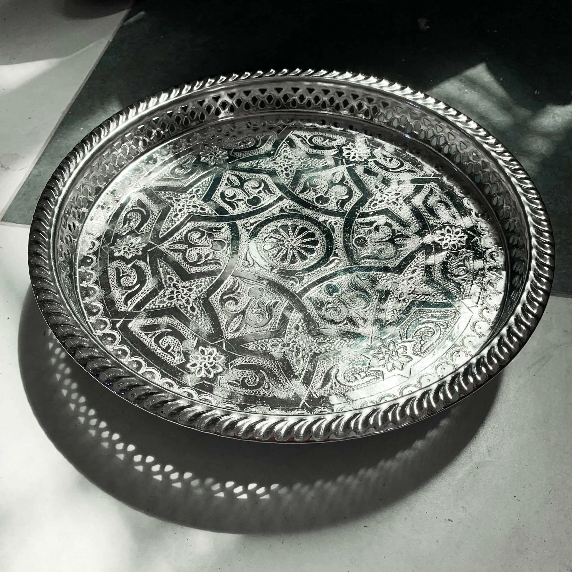 Teetablett mit Füßen 'Elkir', silber, Ø 32 cm, H 5 cm