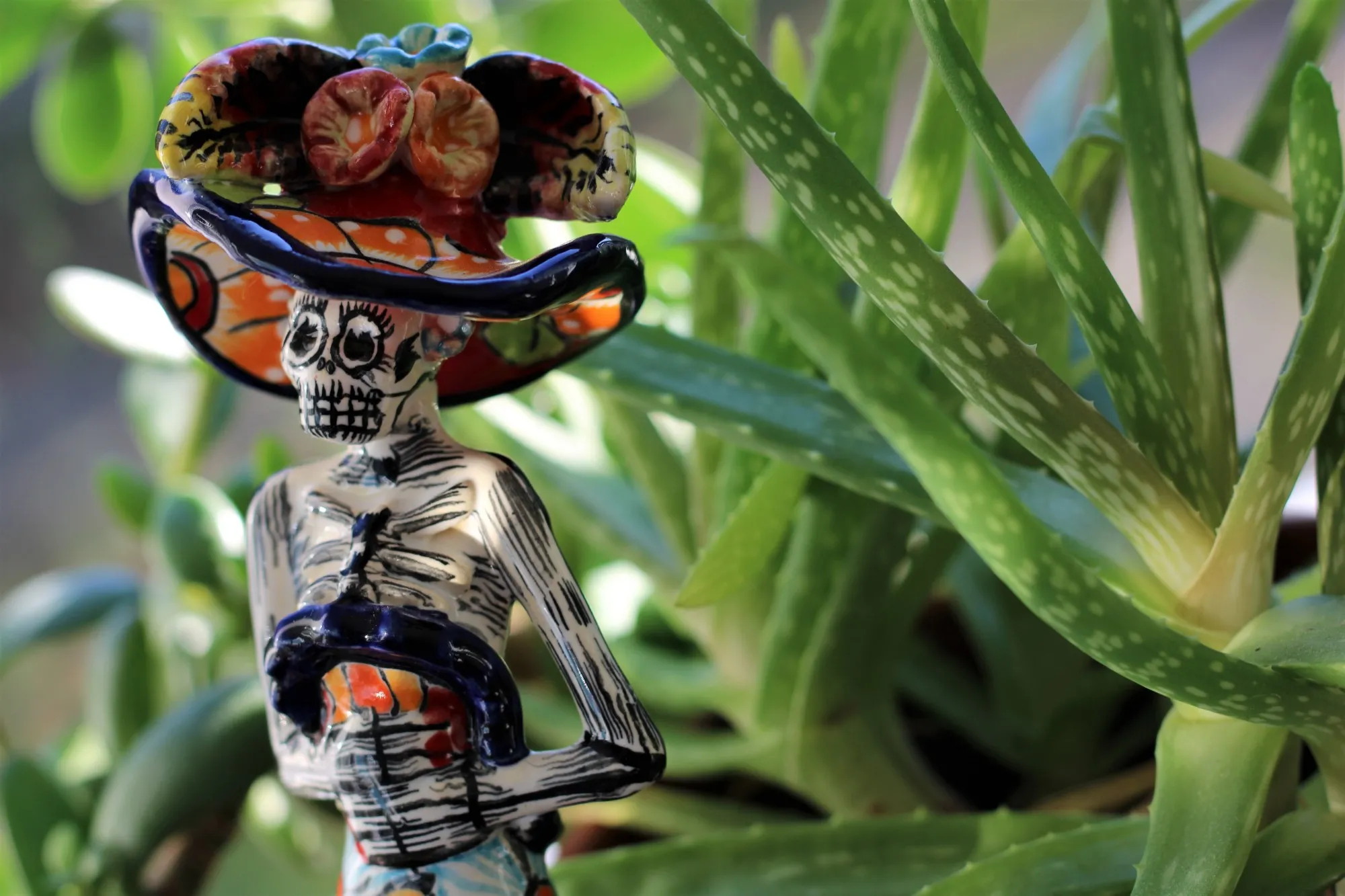 Keramikfigur 'Skelettdame', multicolor, H 22 cm, Ø 9 cm