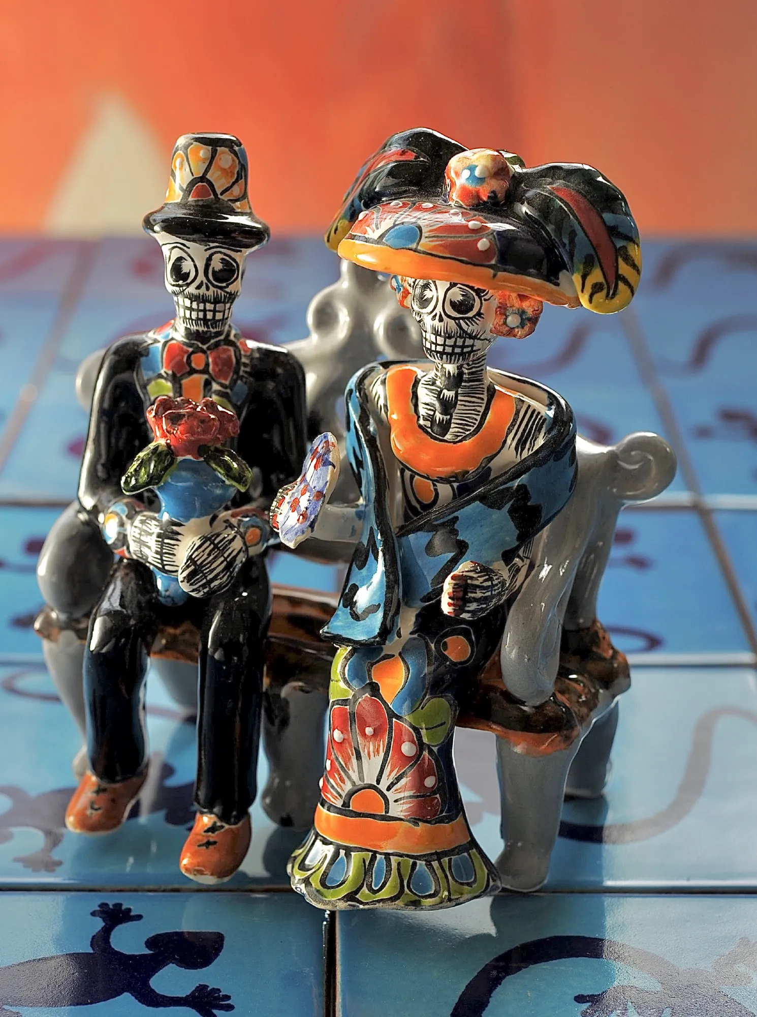 Keramikfigur 'Bankfreunde', multicolor, B 15 cm, H 15 cm, L 10 cm