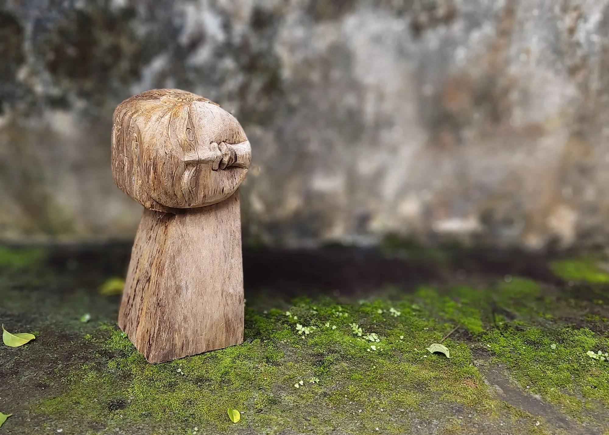 Buchstütze 'Haku' rechts, Massivholz, B 30 cm, H 14 cm, L 12 cm