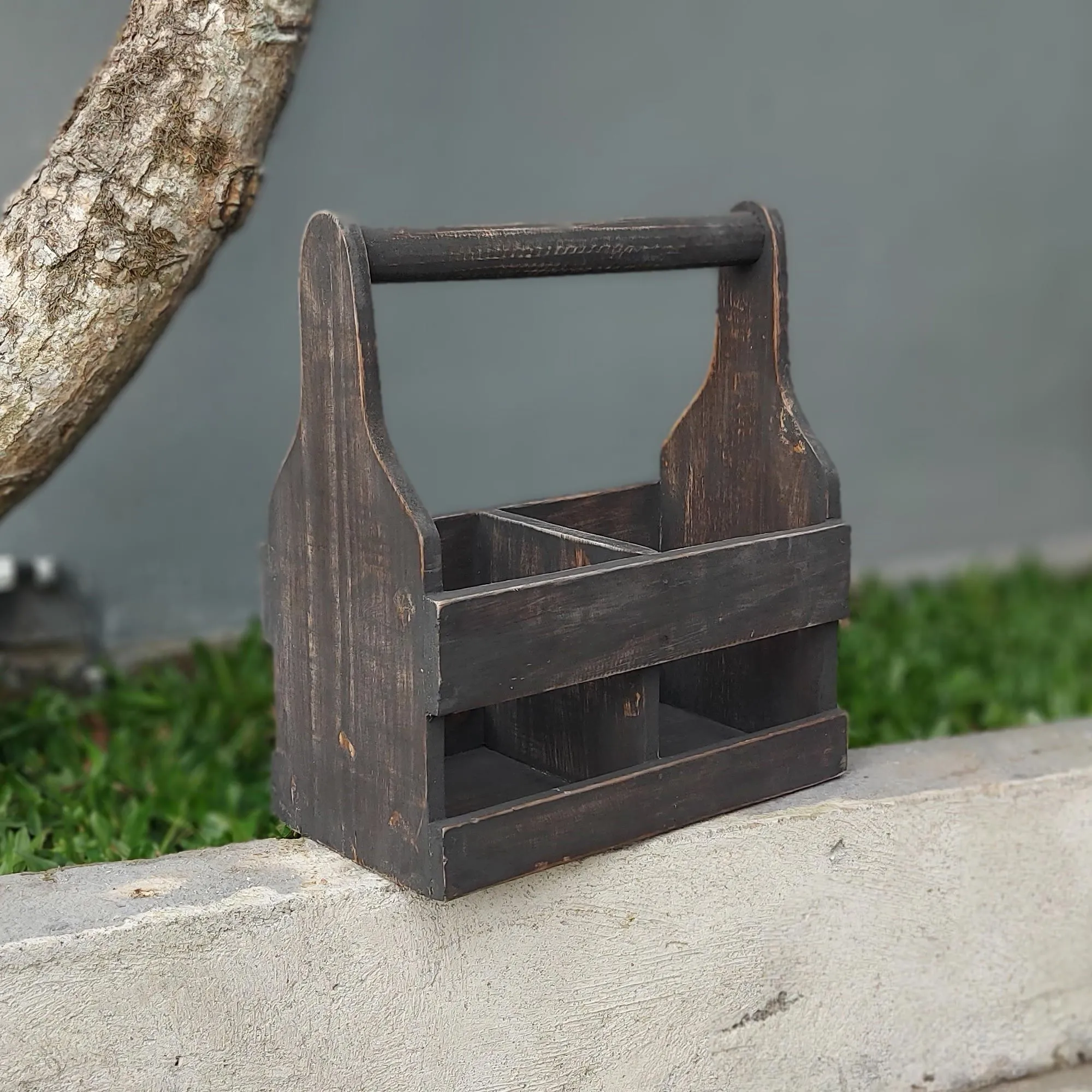 Flaschen-Transportkiste aus Holz, grau, B 30 cm, H 35 cm, L 18 cm