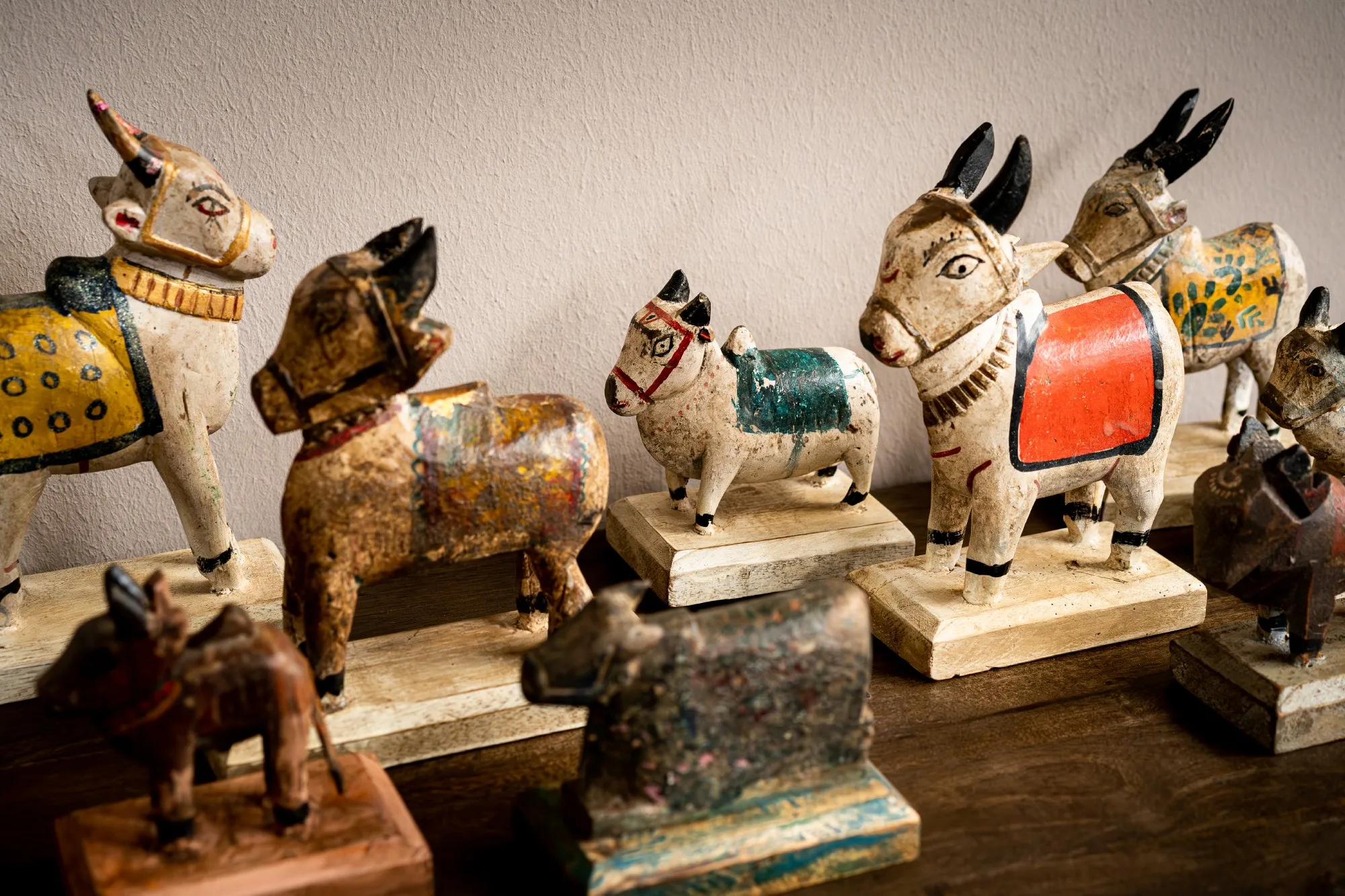 Antike Holzfigur-Unikate 'Nandi', Form, Farbe und Maße variieren