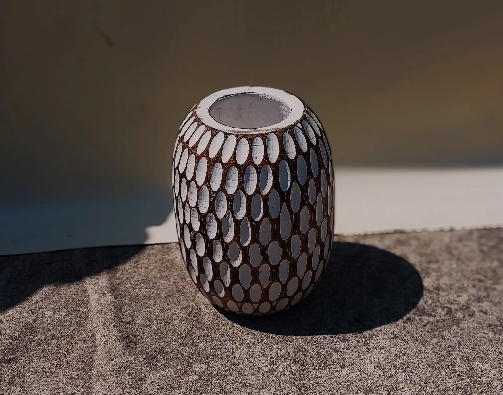 Vase aus Holz, handgeschnitzt, H 26 cm, Ø 18 cm