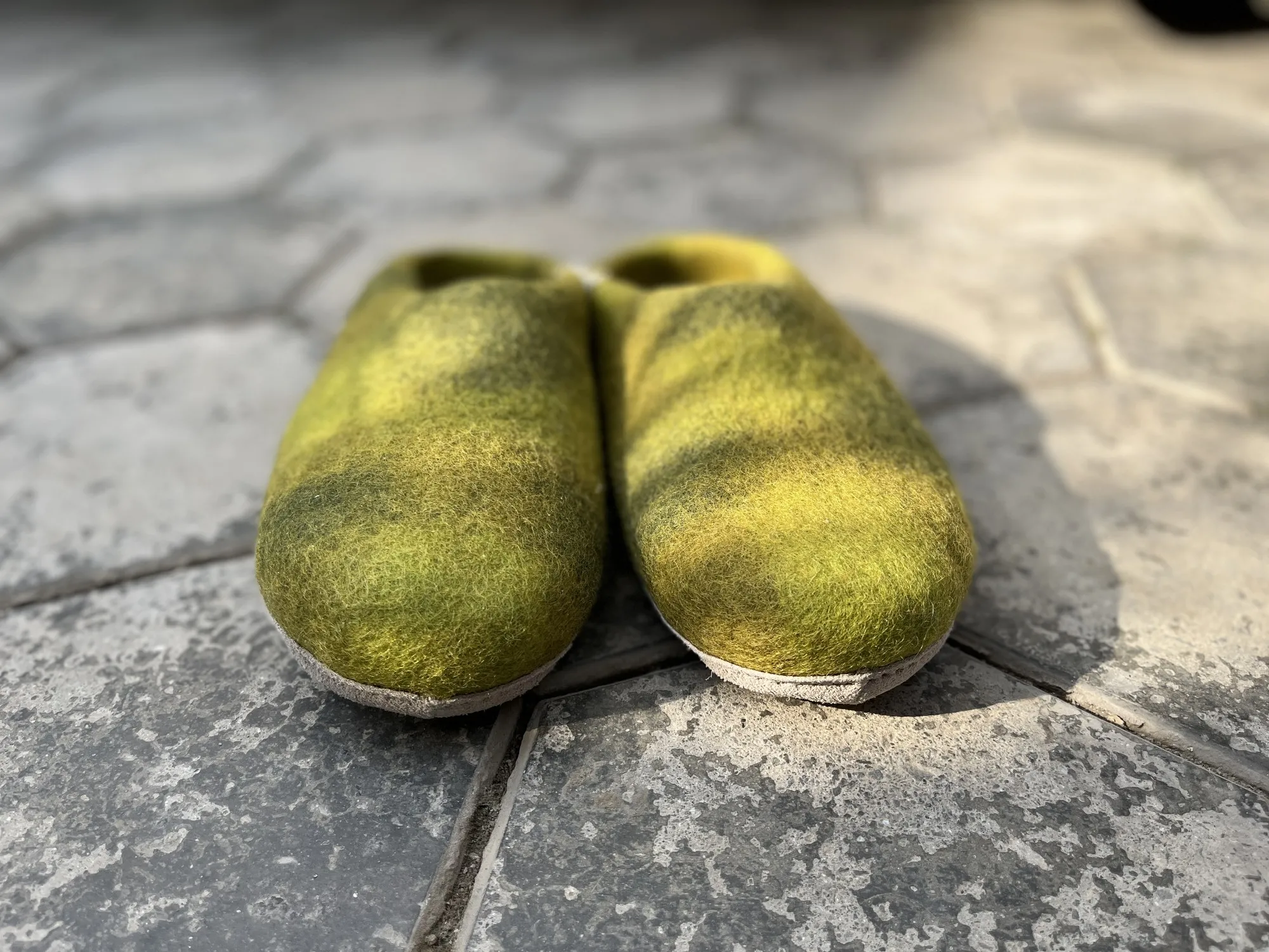 Filz-Hausschuhe 'Batik' grün, in 3 Größen