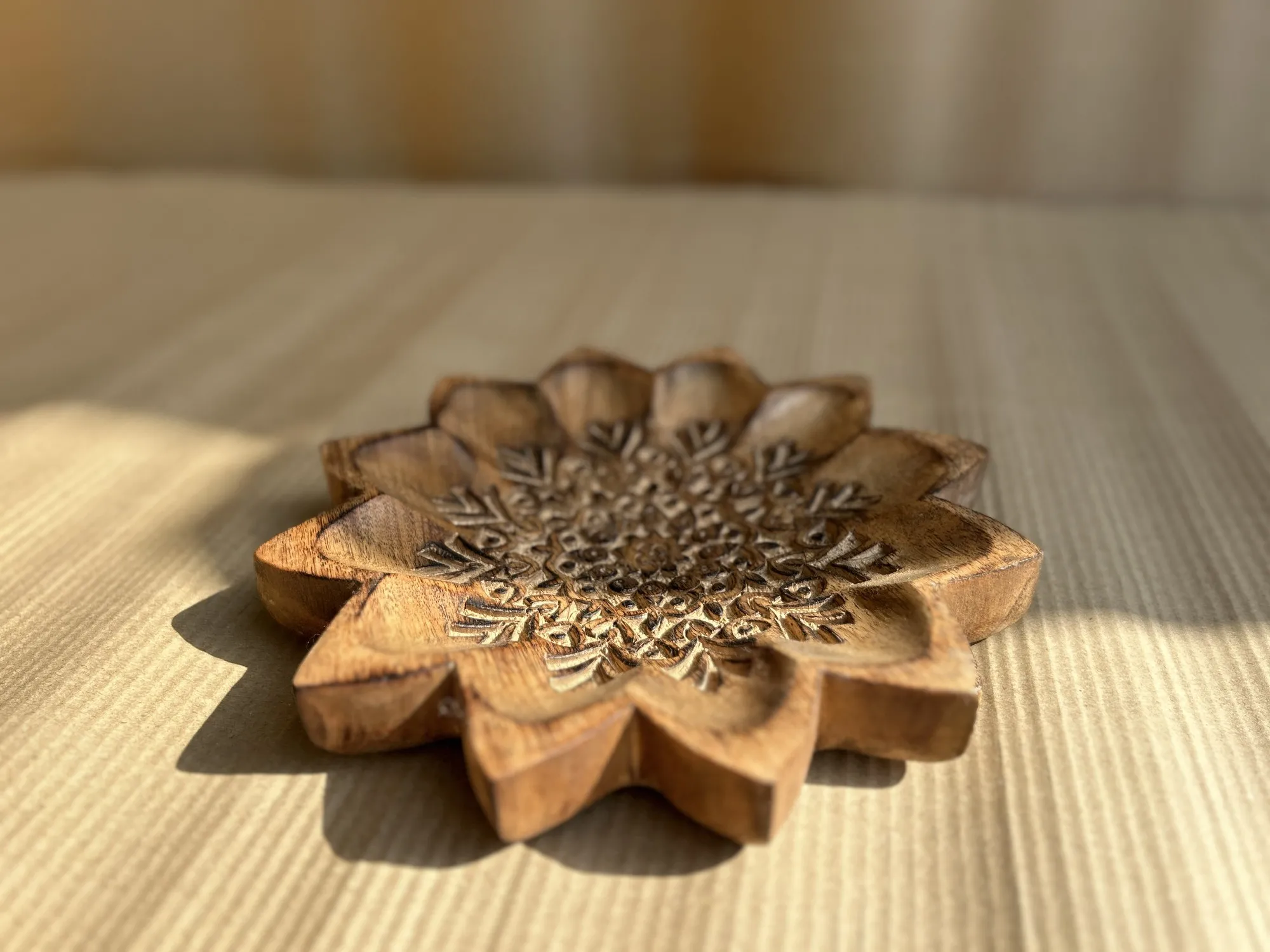 Ablage 'Hoshi', Mangoholz, Ø 25 cm, H 3,5 cm