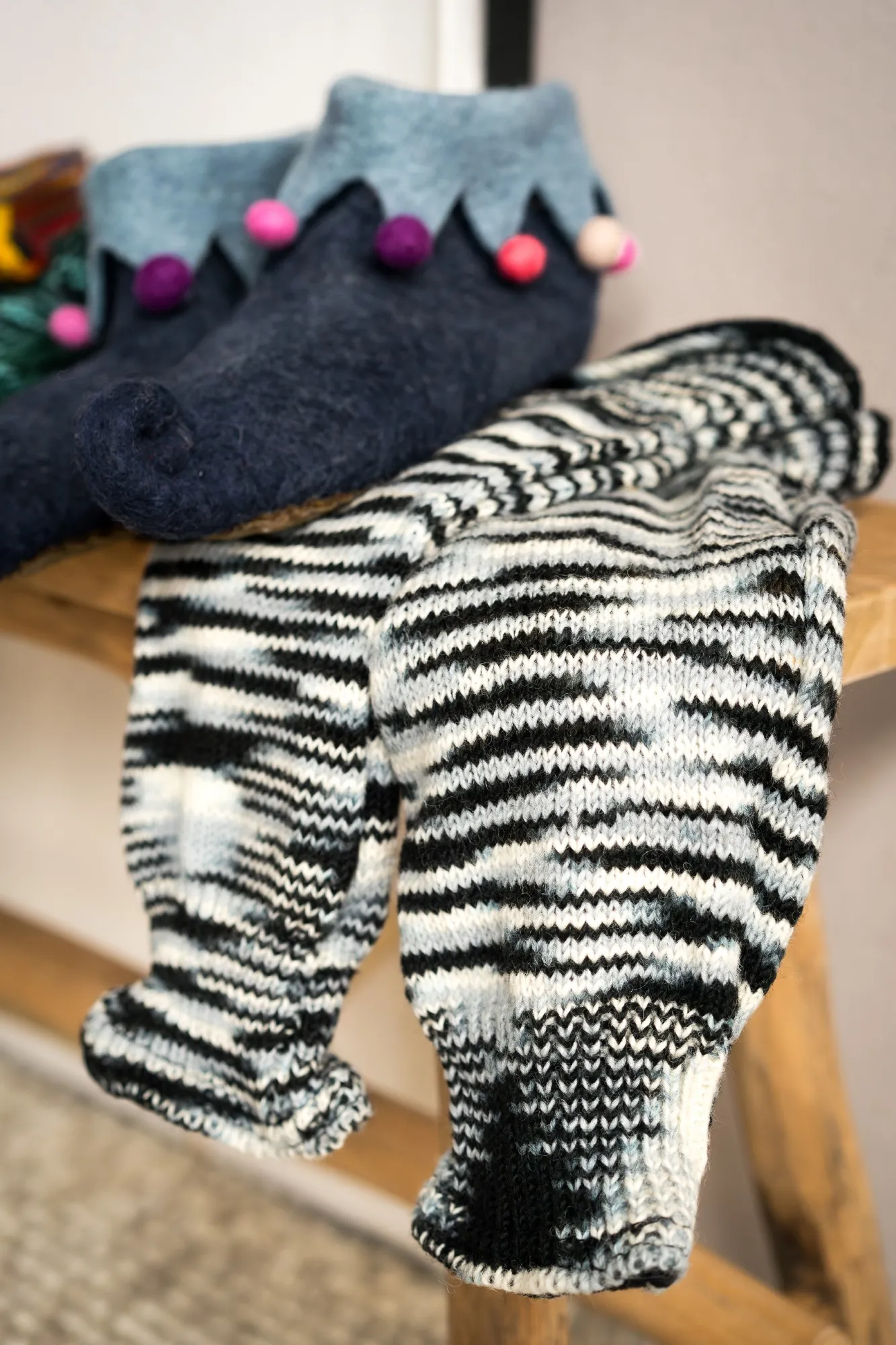 Armstulpen schwarz-weiß, gefüttert