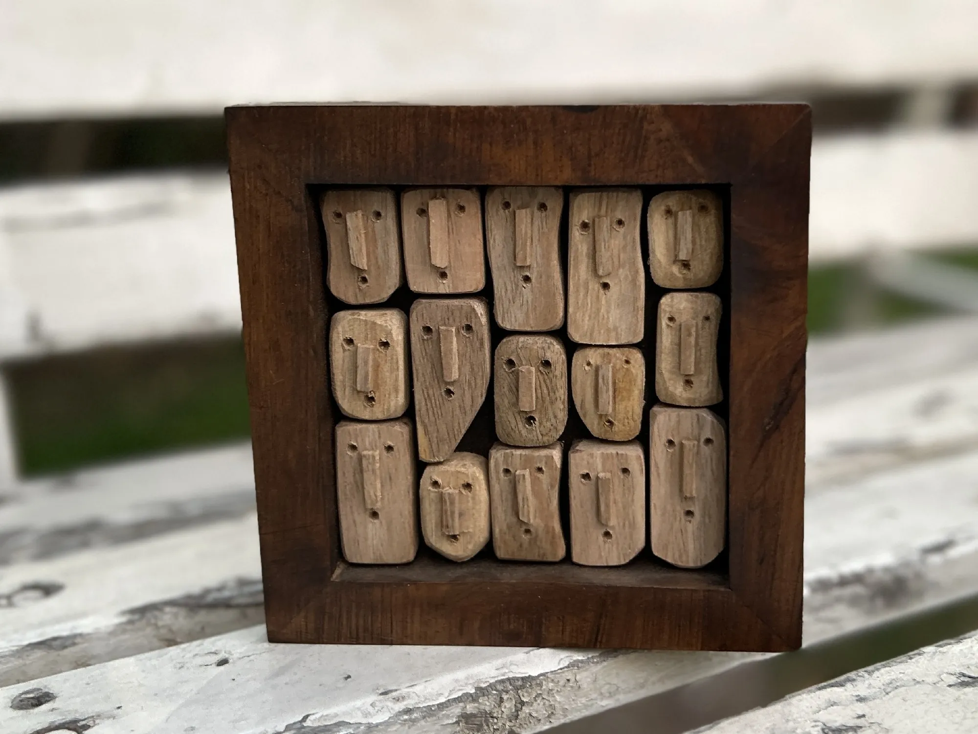 Holz-Reliefbild 'Köpfe', H 15 cm, B 15 cm, L 2 cm