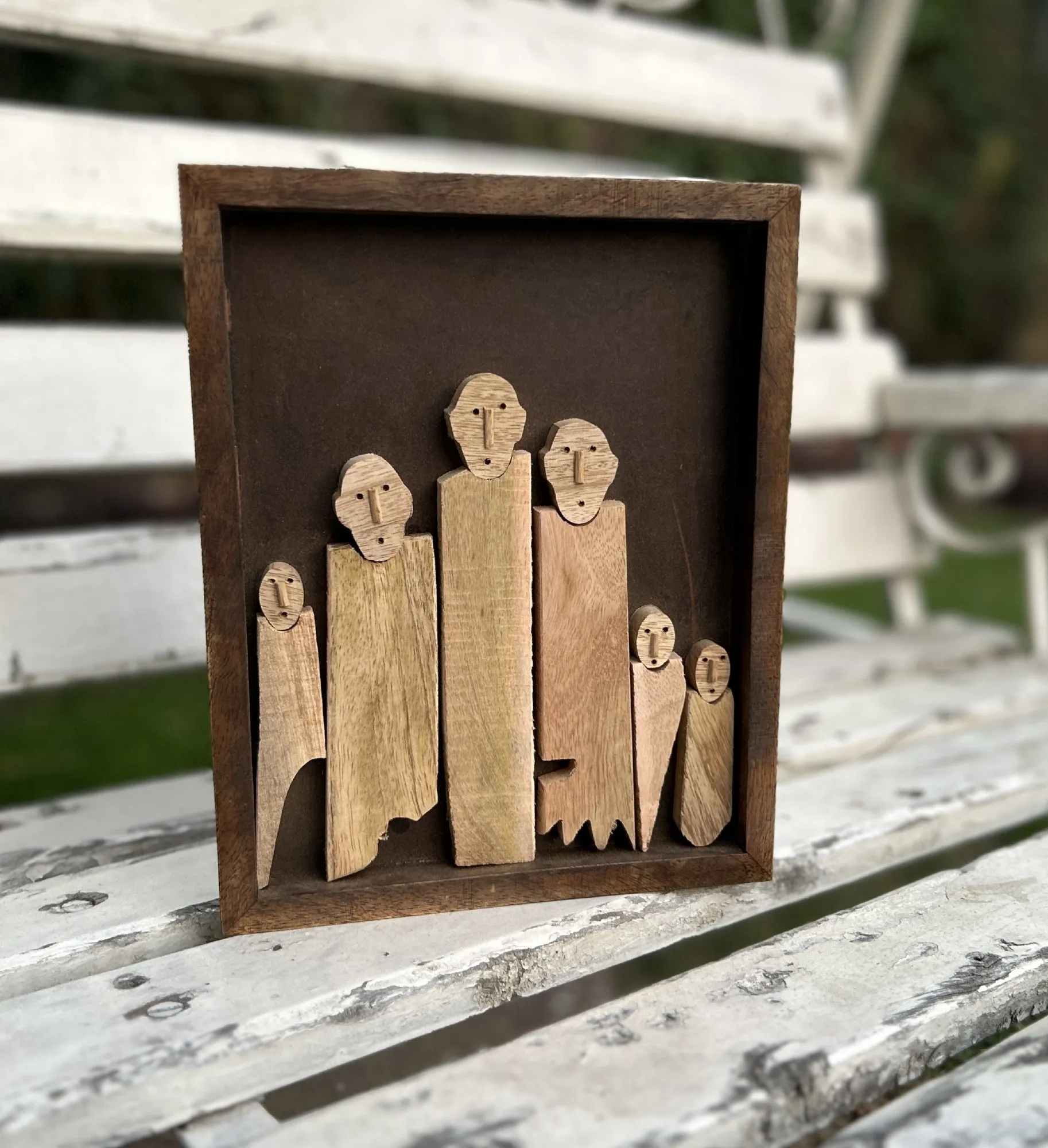 Holz-Reliefbild 'Gruppe', H 15 cm, B 15 cm, L 2 cm