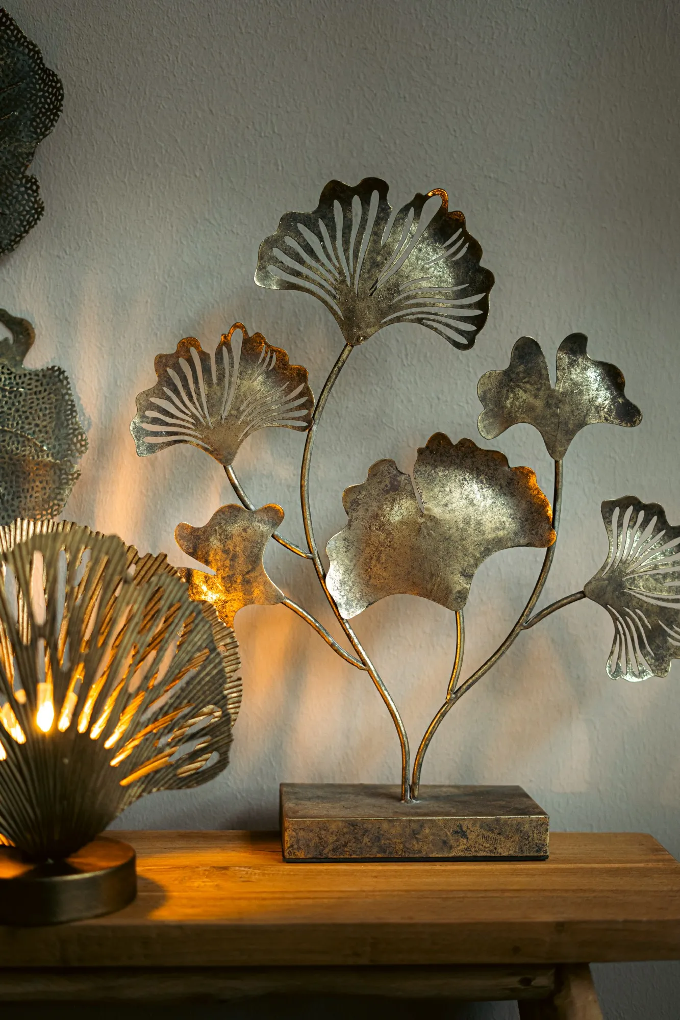 Metall-Skulptur 'Gingkoblätter', antik gold, H 52 cm, B 46 cm, L 12 cm