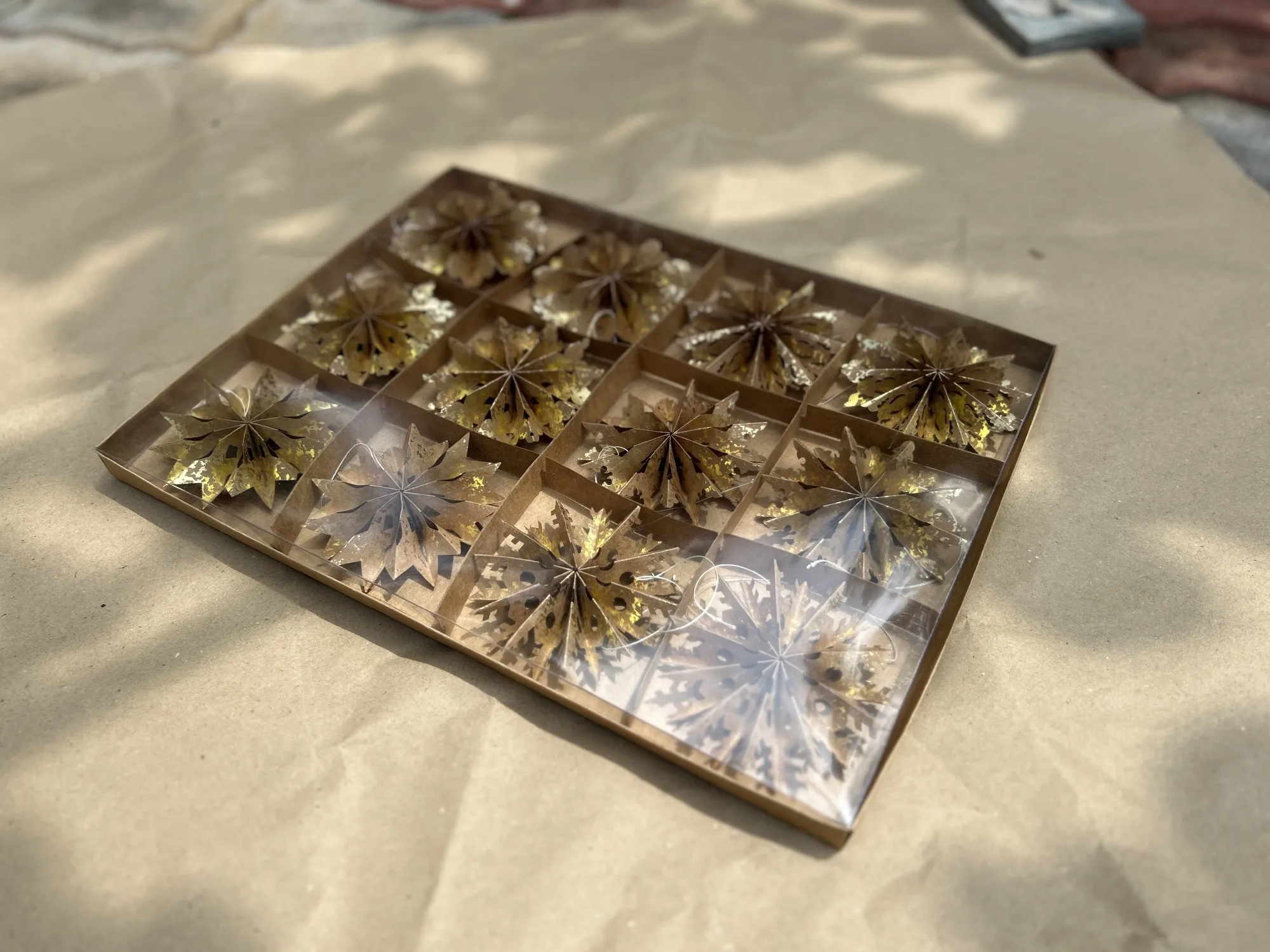 Weihnachtssterne aus Papier, 12 Stück, braun, gold, Ø 10 cm