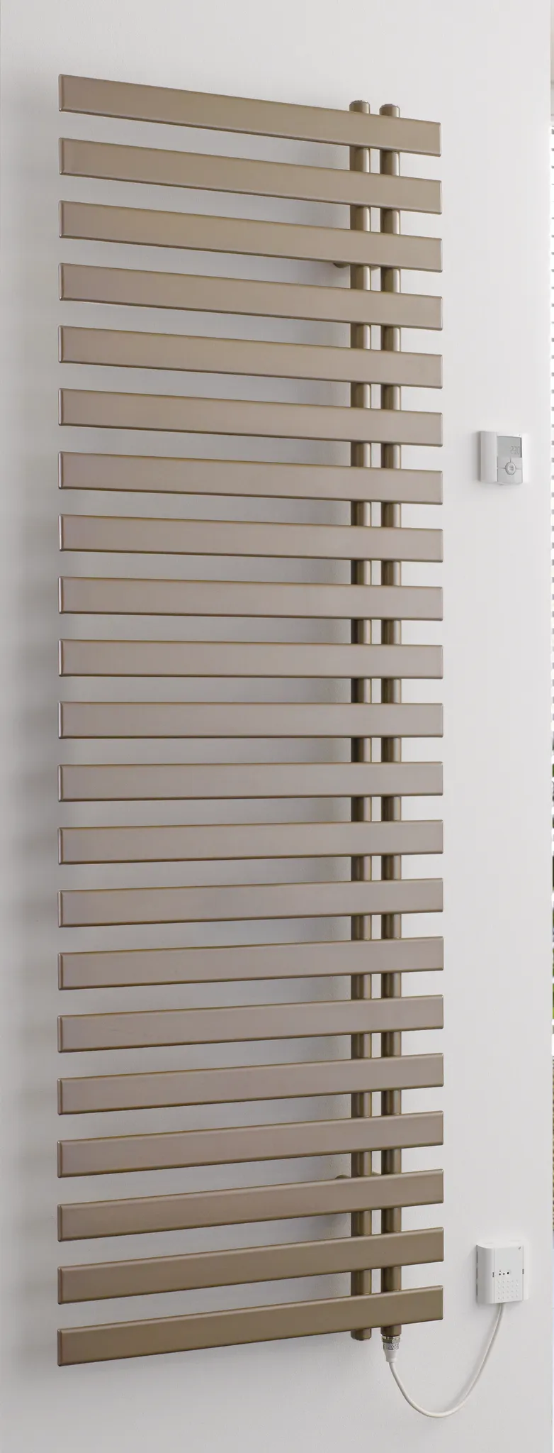 BEMM Design-Elektroheizkörper „ChaCha E“ 50 × 84,9 cm in Weiß (RAL 9016)