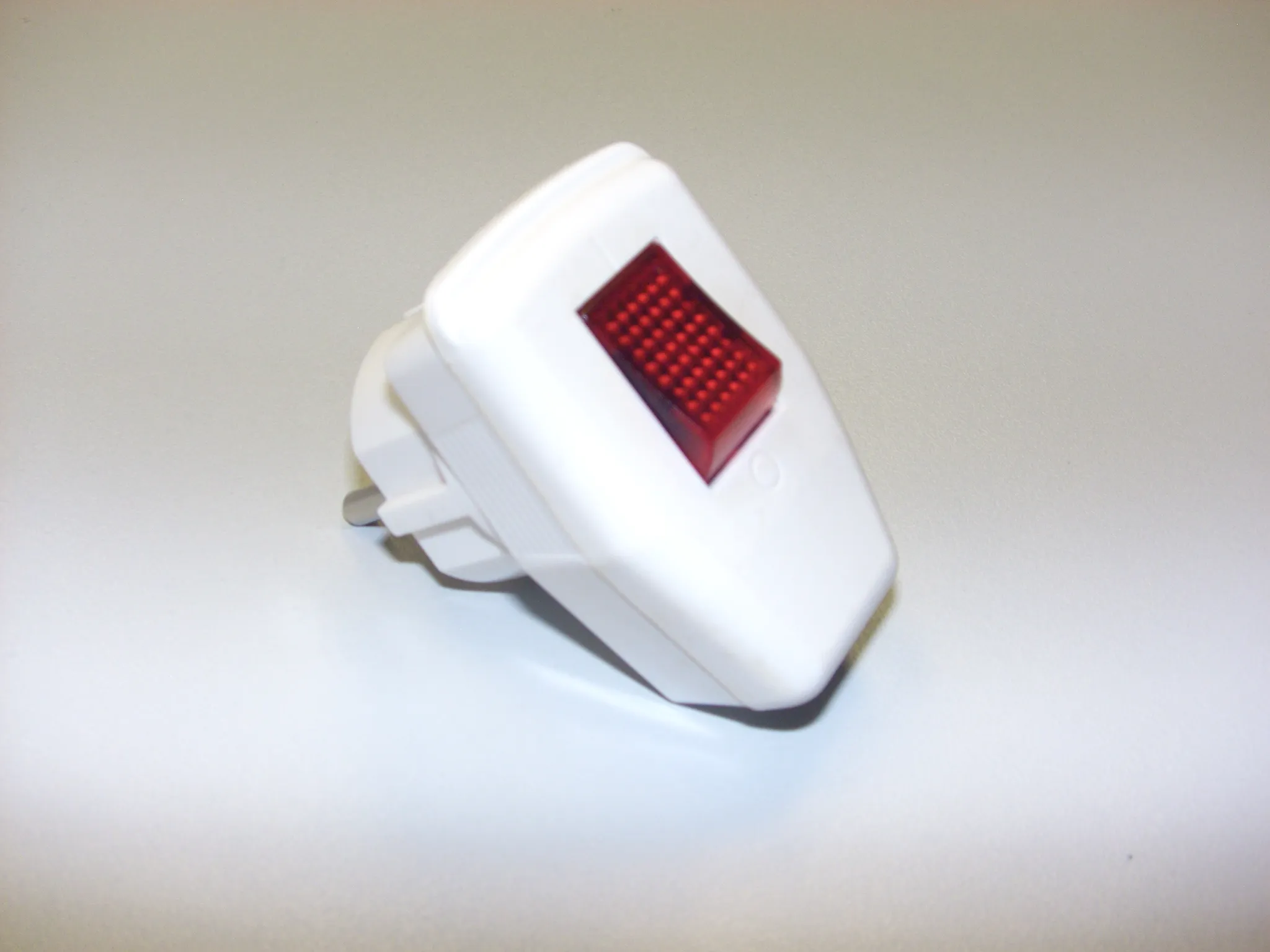 Schukostecker mit Schalter, Schalter beleuchtet, 230 V