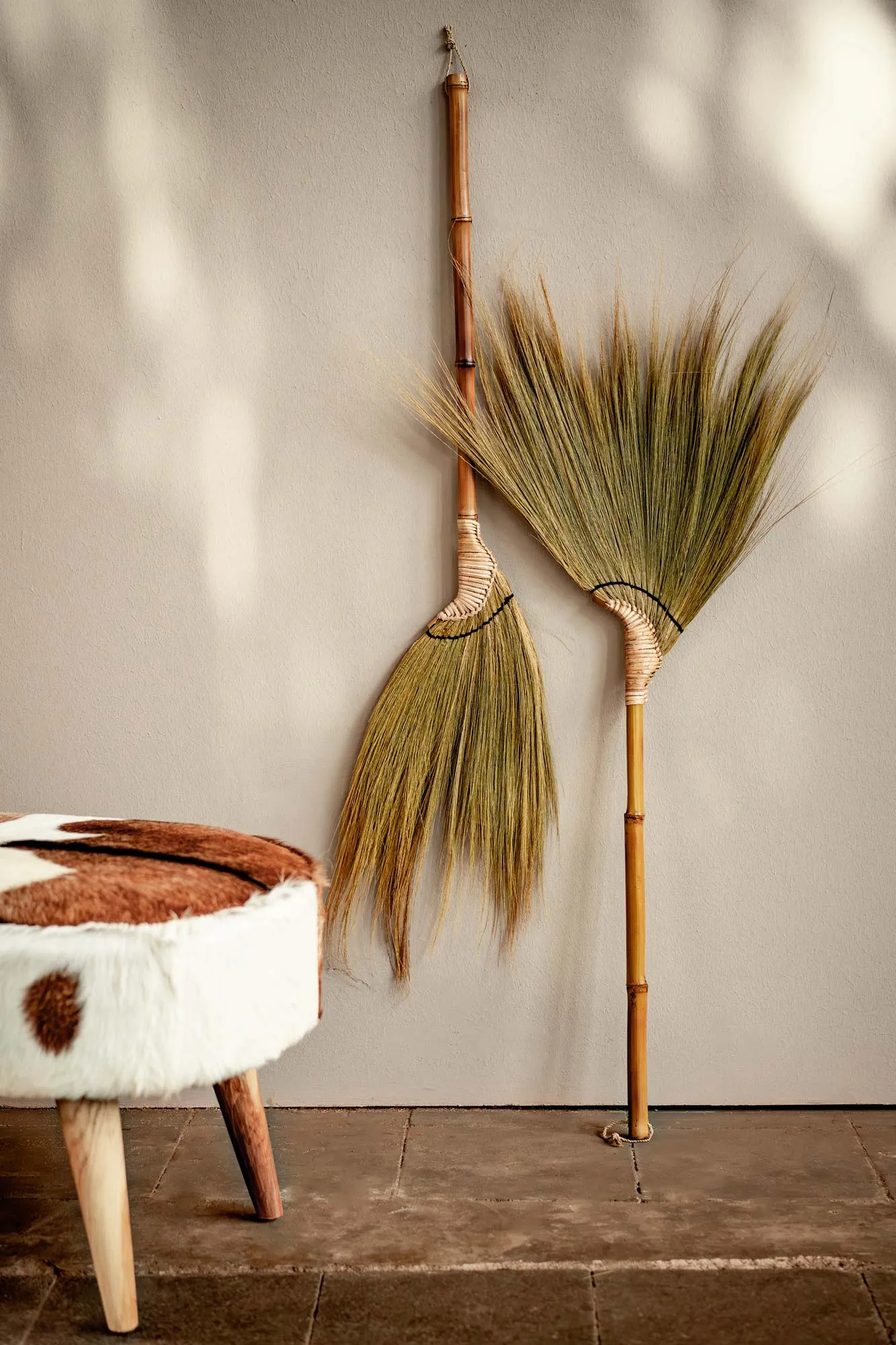 Besen aus Rayung-Gras, natur, H 100 cm, B 30 cm