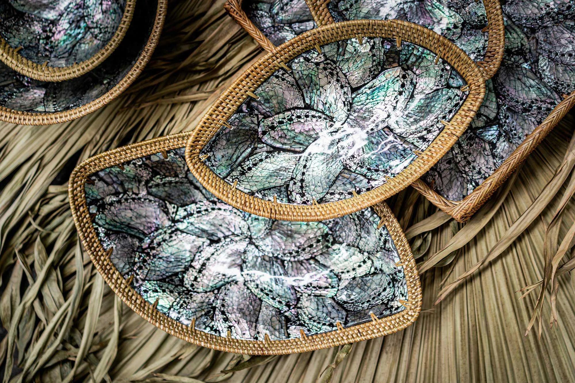 3er-Set Schalen aus Perlmutt und Rattan