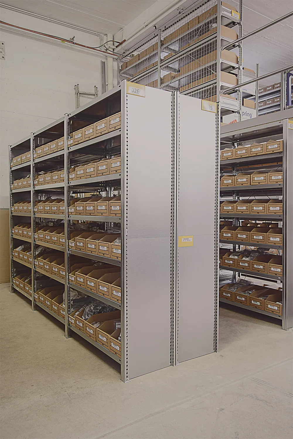 Seitenwand für Fachbodenregale Stecksystem T-Profil | passend zu HxT 250x40cm | inkl. Sicherungsstiften und Halteklammern | Verzinkt